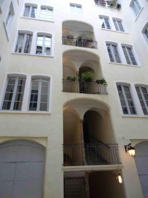 Chez Alam A Hotel De Ville Лион Екстериор снимка