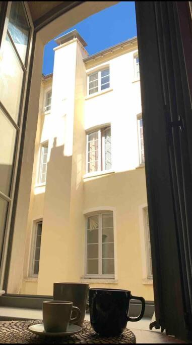 Chez Alam A Hotel De Ville Лион Екстериор снимка